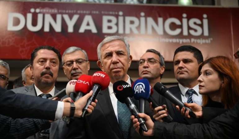 MANSUR YAVAŞ GAZETECİLERİN SORULARINI CEVAPLADI