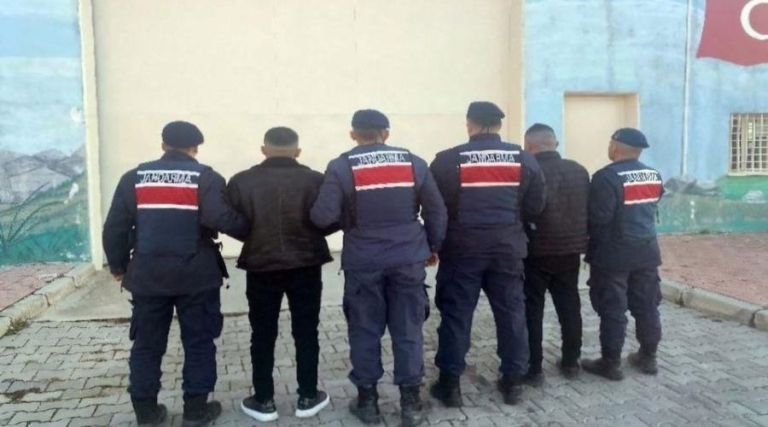 Afyonkarahisar’da Jandarma Operasyonu: 2 Firari Hükümlü Yakalandı