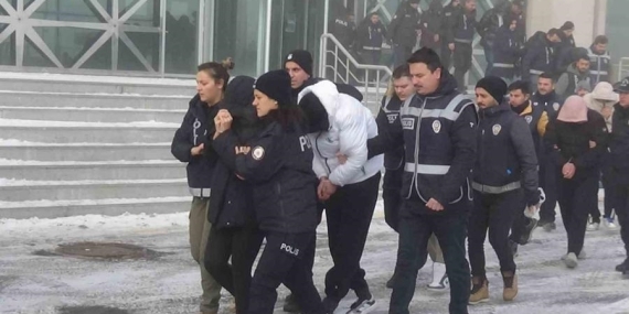 Sosyal Medya Üzerinden Dolandırıcılık Yapan Çeteye Operasyon: 29 Kişi Gözaltında
