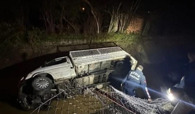 Nazilli’de Feci Kaza: Kamyonet Kanala Uçtu, Sürücü Kayıplara Karıştı!