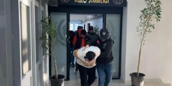 İzmir’de Sazan Sarmalı Yöntemiyle 20 Milyonluk Dolandırıcılık!