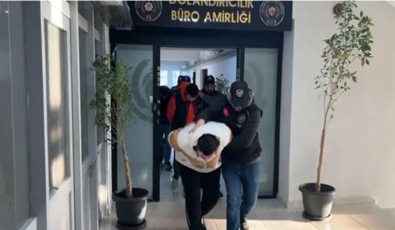 İzmir’de Sazan Sarmalı Yöntemiyle 20 Milyonluk Dolandırıcılık!