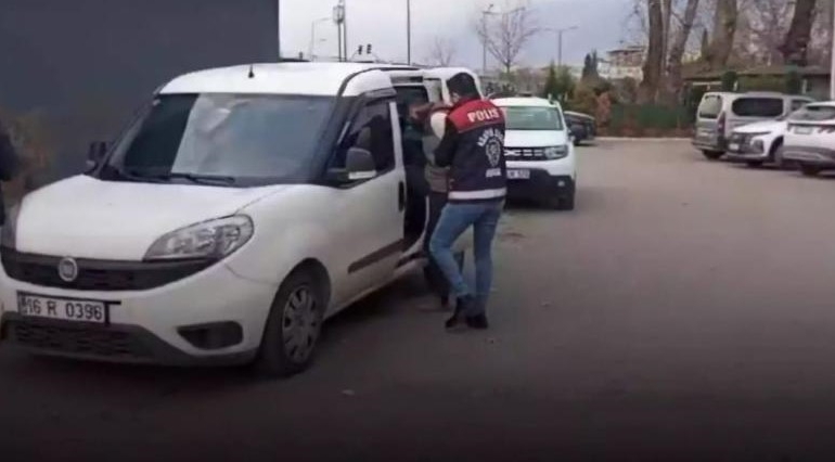 Bursa’da Sahte Polis Dolandırıcısı Yakalandı!