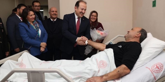 Vali Pehlivan ve Protokolden Anlamlı Yılbaşı Gecesi Ziyareti