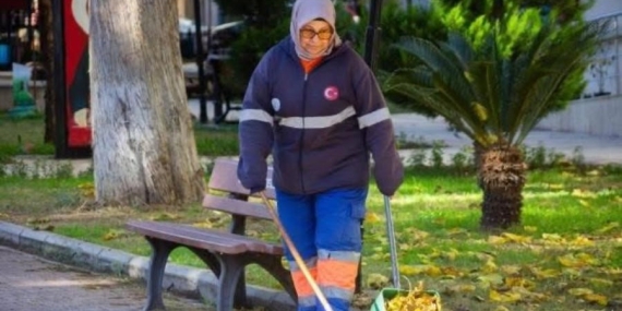 Yeni Yılın İlk Gününde Temizlik Görevlileri ve Pazarcılar İş Başındaydı
