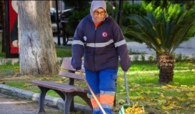 Yeni Yılın İlk Gününde Temizlik Görevlileri ve Pazarcılar İş Başındaydı