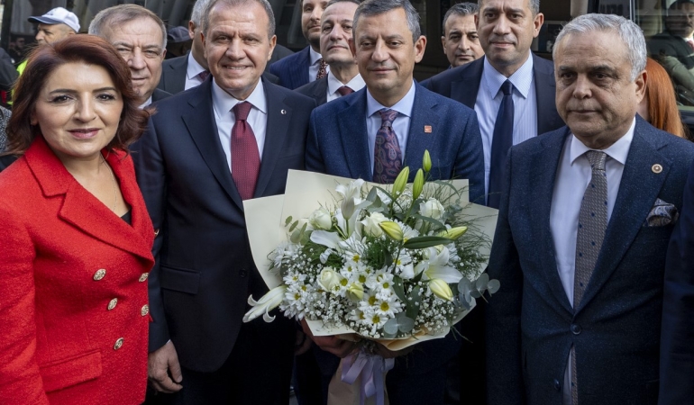 CHP Genel Başkanı Özgür Özel’den Mersin Büyükşehir Belediye Başkanı Vahap Seçer’e Ziyaret