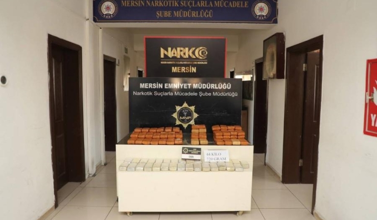 Mersin’de Büyük Narkotik Operasyonu: Talaş Altına Gizlenmiş 44 Kilo Eroin Ele Geçirildi