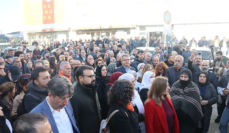 DEM Parti’den Akdeniz Belediyesi Operasyonuna Tepki: “Halk İradesine Darbe”
