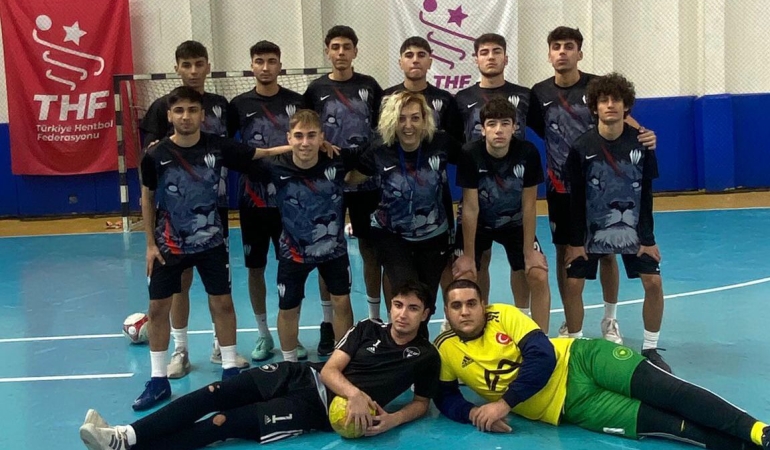 Mahmut Arslan Anadolu Lisesi Büyük Oynuyor