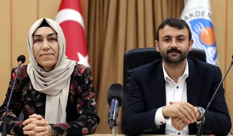 Akdeniz Belediyesi’ne Terör Operasyonu: Eş Başkanlar ve Meclis Üyeleri Gözaltında