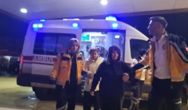 Ambulansa Yol Vermek İsterken Kaza: 4 Kişi Yaralandı