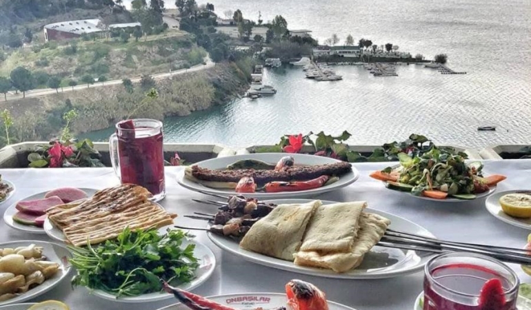 Adana’nın Şifalı İçeceği: Şalgam Suyu