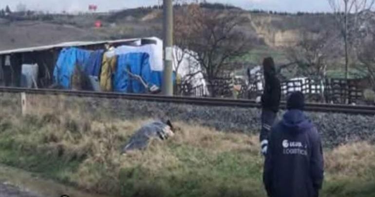 Denizli’de Tren Faciası: Raylardan Geçmeye Çalışan Adam Hayatını Kaybetti