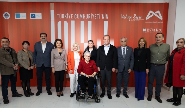 Başkan Seçer, Cumhuriyet Coşkusunu Sanatla Buluşturan Sergiye Katıldı