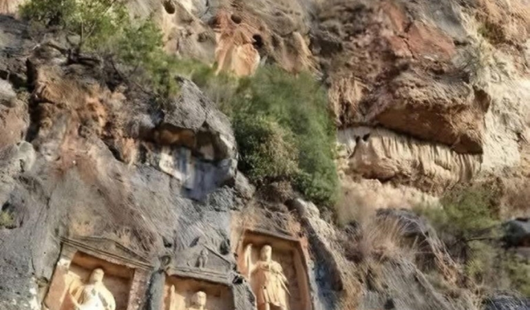 Adamkayalar: Mersin’in Kaya Oyma Hazinesi