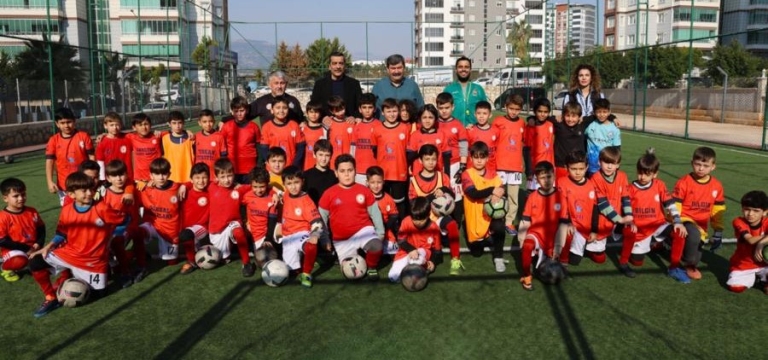 “Toroslar Belediyesi’nden Spora Büyük Destek: Tesisler Halkın Hizmetinde”