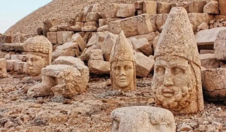 Kibir Abidesi Nemrut’un Sonu: Sivrisineğin Hükmü