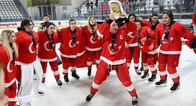 Türk Buz Hokeyi Tarih Yazdı: 18 Yaş Altı Kadınlar Dünya Şampiyonu Oldu