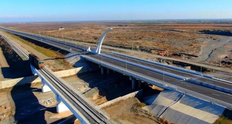 Azerbaycan, 44 Yeni Otoyol ile Karabağ ve Doğu Zengezur’da Ulaşımı Kolaylaştırıyor