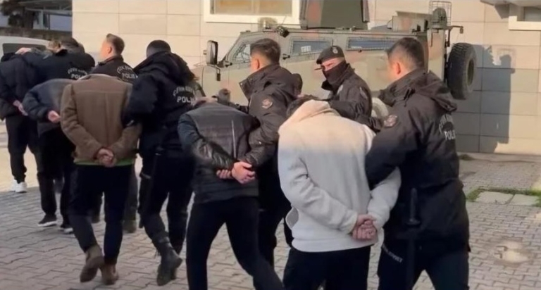 Samsun’da Çete Çökertildi: 37 Gözaltı, Silah ve Uyuşturucuya El Konuldu