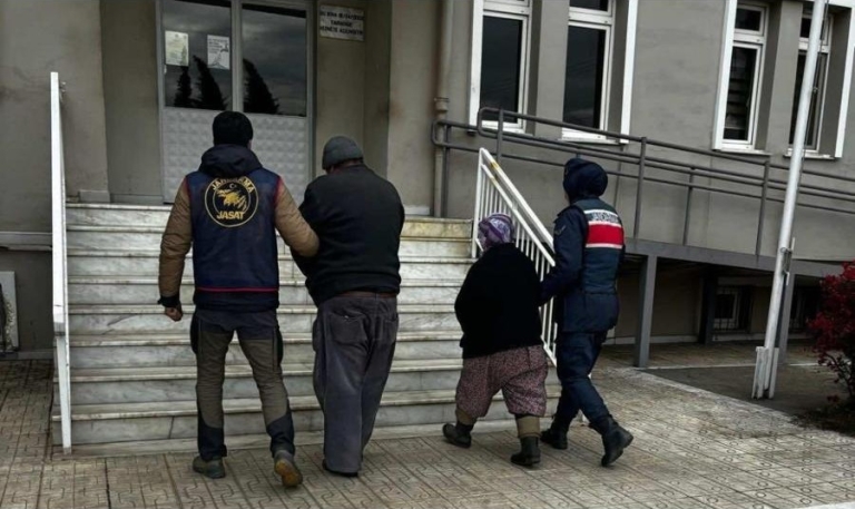6 Yıldır Firari Olan İki Şüpheli Çilek Tarlasında Yakalandı