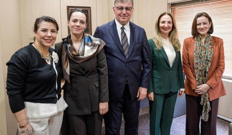 İzmir’de Anlamlı Sohbet: Kadın Liderler ve Girişimciler Bir Araya Geldi