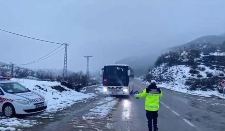Sivil Jandarma Otobüse Yolcu Gibi Bindi, Şoförleri Denetledi