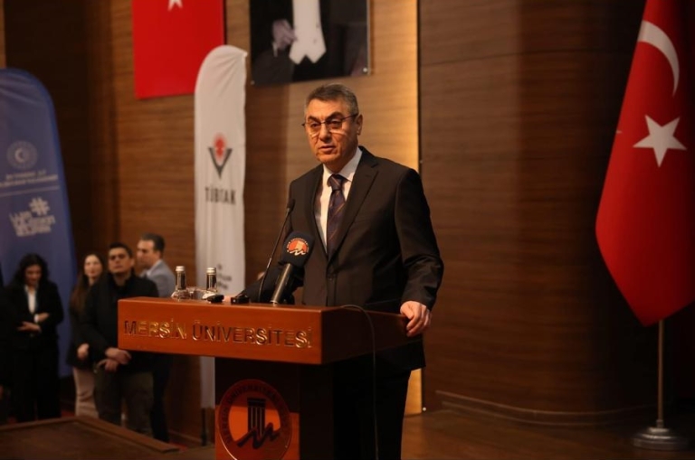 Mersin Valisi Toros, TÜBİTAK Yarışmasında Gençlerin Bilimsel Başarılarını Kutladı