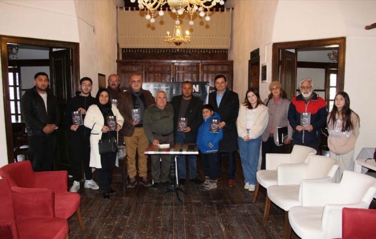 Mithat Ünal’dan “AN” Kitabı: Evrenin Zaman Yolculuğuna Felsefi Bir Bakış
