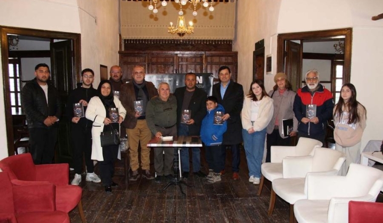 Mithat Ünal’dan “AN” Kitabı: Evrenin Zaman Yolculuğuna Felsefi Bir Bakış