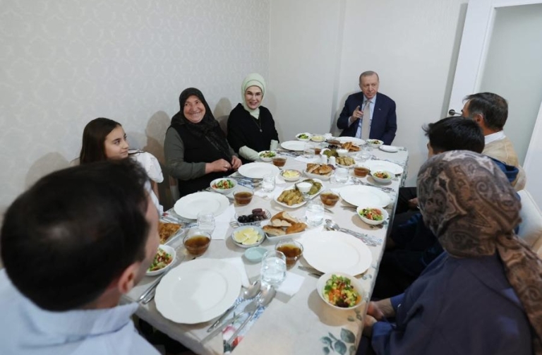 Cumhurbaşkanı Erdoğan, Fidan Ailesinin İftar Sofrasına Konuk Oldu