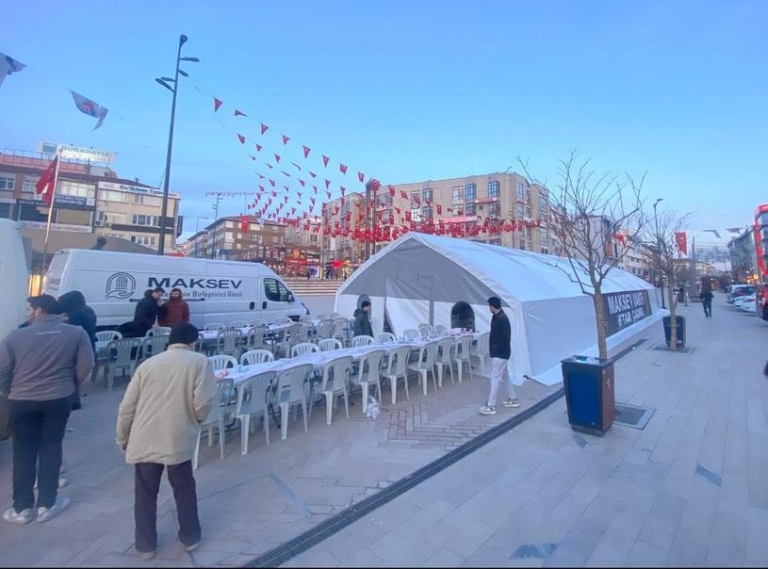 Maltepe Meydanı’ndaki İftar Çadırının Kaldırılması, Kamuoyunda Tartışmalara Yol Açtı