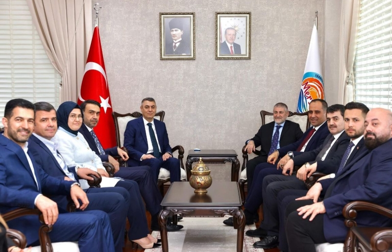 Nureddin Nebati’den Vali Atilla Toros’a Ziyaret: Mersin’in Geleceği Konuşuldu