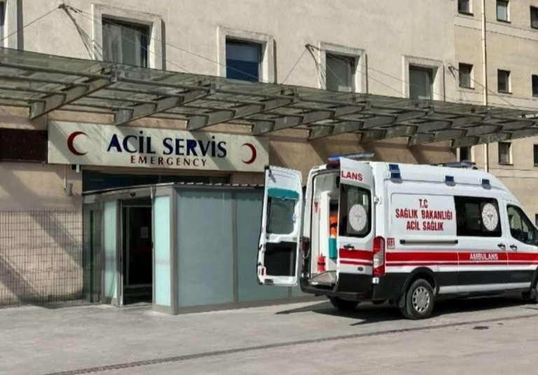 Sakarya’da Okul Müdürüne Bıçaklı Saldırı: Hayati Tehlikesi Sürüyor!