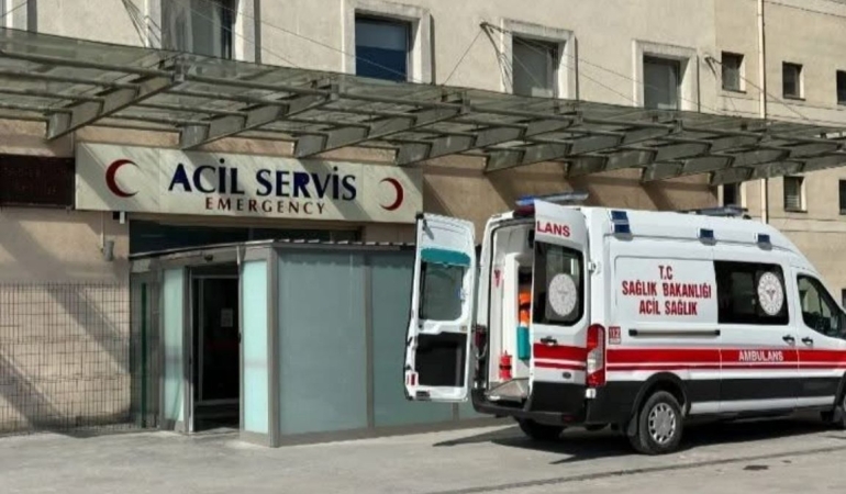 Sakarya’da Okul Müdürüne Bıçaklı Saldırı: Hayati Tehlikesi Sürüyor!