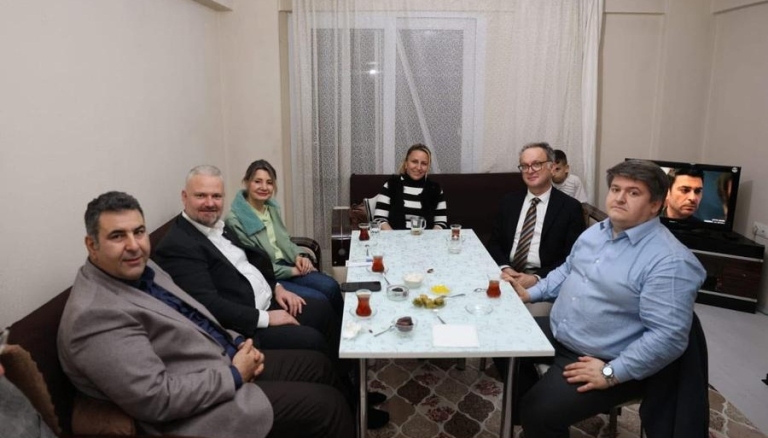 Ramazan’ın Ruhunu Yaşatan İftar: Menemen’de Gönüller Bir Araya Geldi