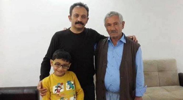 Aile Bağları ve Felsefi Yolculuk: Yazar, Babasına Adadığı Dev Eseri Tamamladı