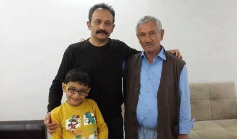 Aile Bağları ve Felsefi Yolculuk: Yazar, Babasına Adadığı Dev Eseri Tamamladı
