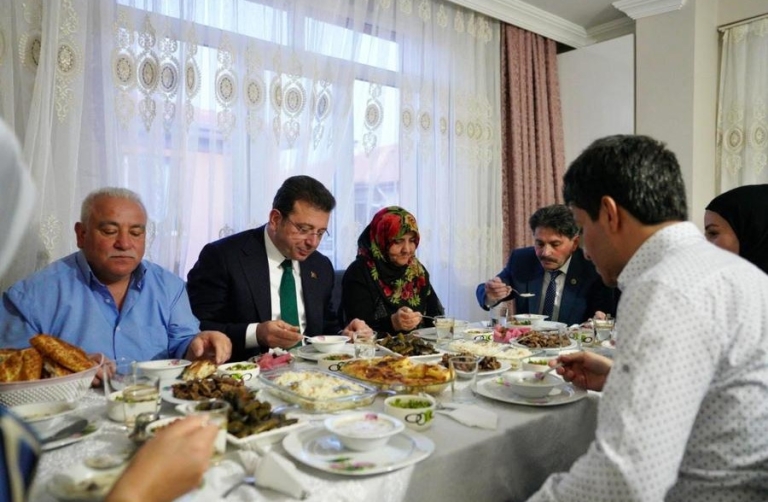 Bakan Işıkhan, Şehit Uzman Çavuş Fırat Kılıç’ın Ailesiyle İftar Yaptı