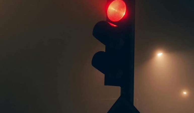 Kırmızı Işık İhlali Yapan Sürücülere Cezalar Artıyor, Ehliyet İptali Kapıda!