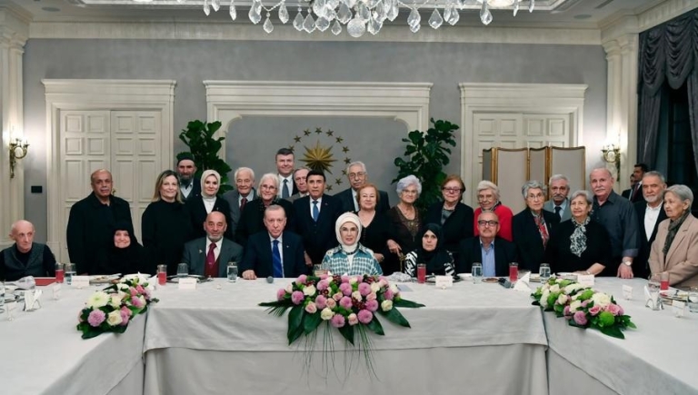 Cumhurbaşkanı Erdoğan, Yaşlılara Saygı Haftası’na Özel Huzurevi Ziyareti Gerçekleştirdi