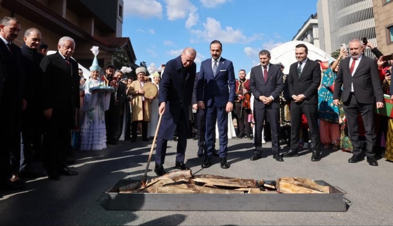 İstanbul’da Nevruz Coşkusu: Erdoğan, Baharın Gelişini Nevruz Ateşiyle Karşıladı