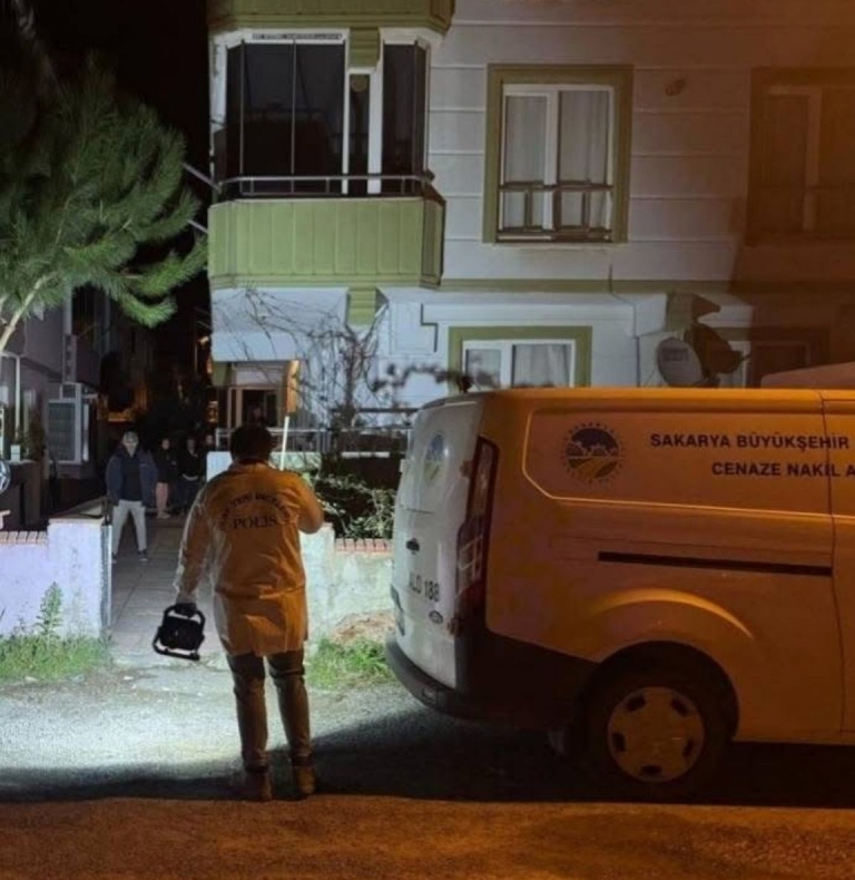 Karasu’da Şüpheli Ölüm: 68 Yaşındaki Adam Evinde Ölü Bulundu