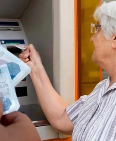 17427650621883358512