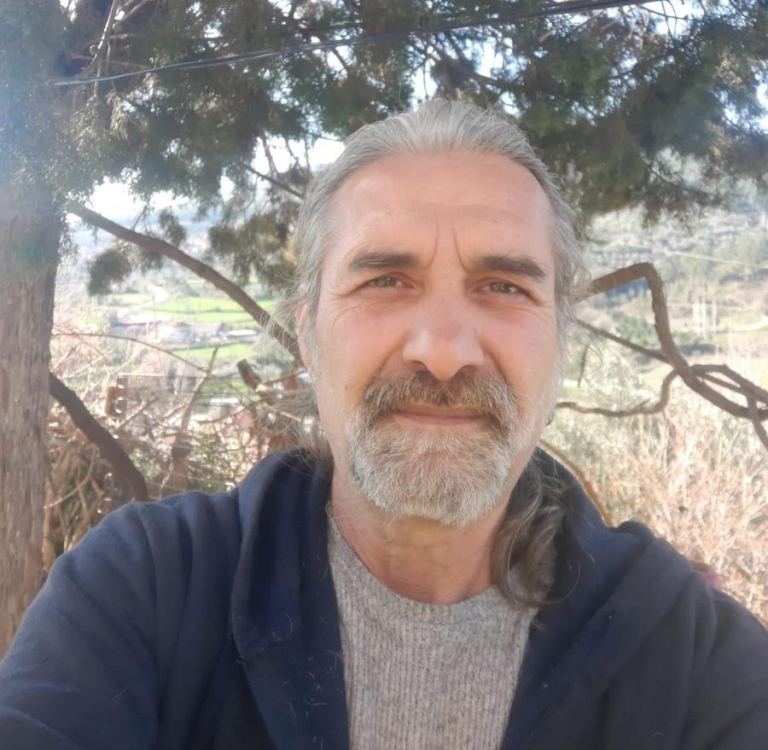 Kuzeyin Kızı, Şiirinde Aşkı ve İnancı Birleştiriyor: “Dilsiz Rüzgar”