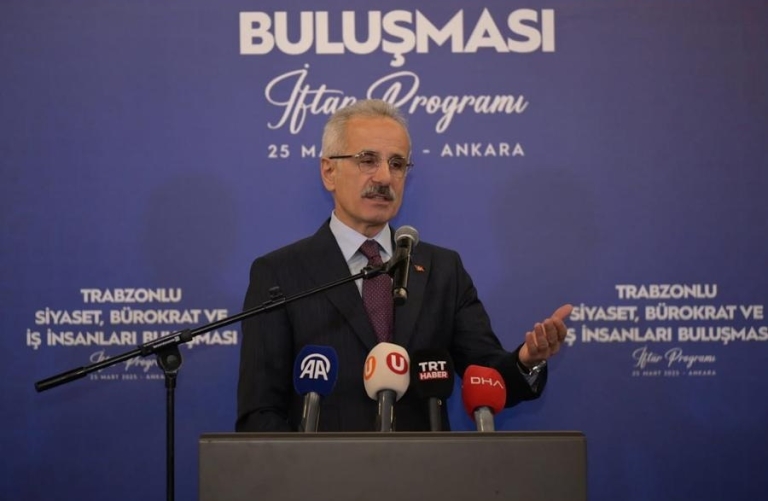 Trabzonlu Siyasetçiler ve İş Dünyası Temsilcileri İftar Programında Buluştu