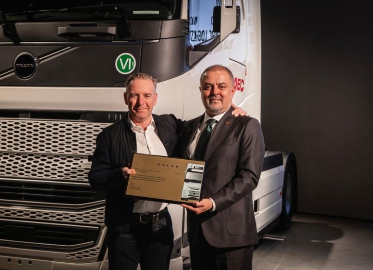 Volvo’dan ABC Lojistik’e Tarihi Jest: Türk Bayrağı İsveç’te Dalgalandı!