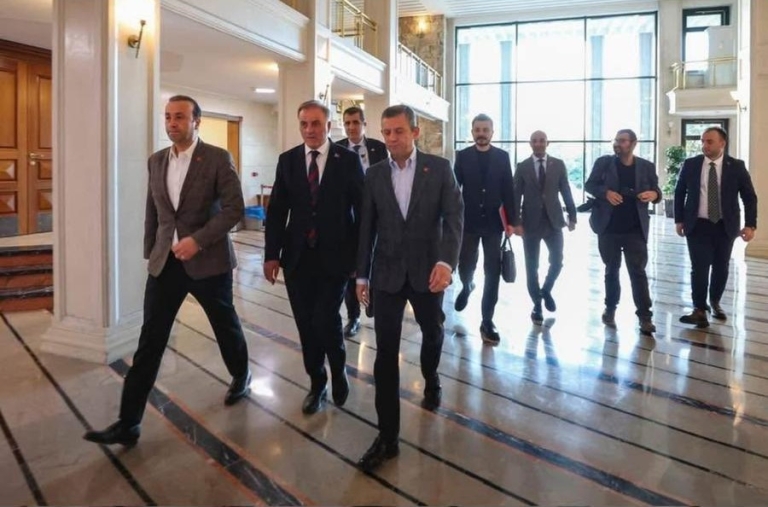 Özgür Özel, İstanbul Büyükşehir Belediyesi’ndeki 7 Gününü Tamamlayıp Veda Etti