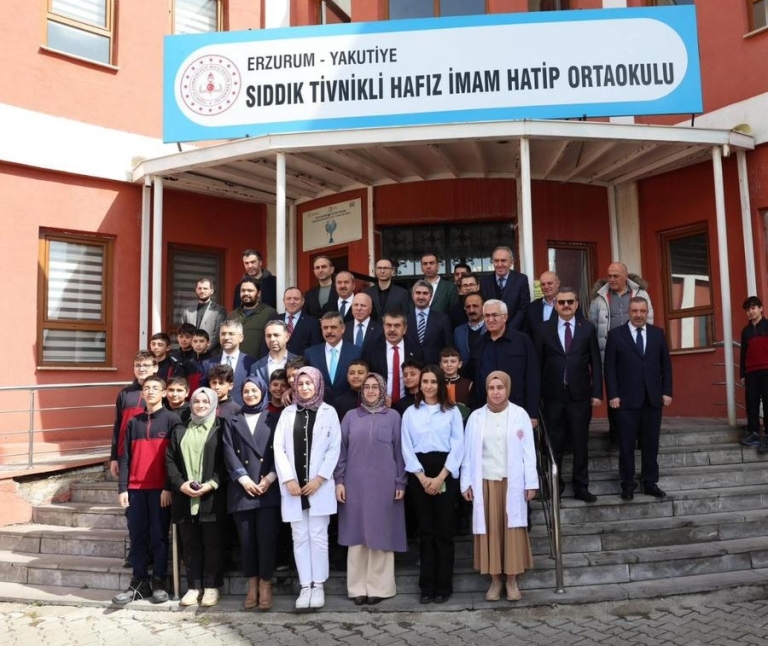 Millî Eğitim Bakanı Tekin, Öğrencilerle Buluştu: “Eğitim, Geleceğe Yatırımdır”
